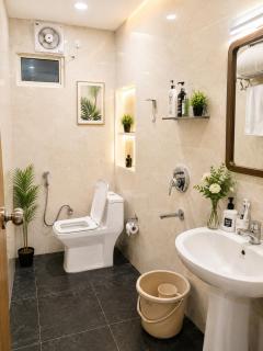 HoTEL ZLATA LUXURY NEAR DELHI AIRPORT - 1