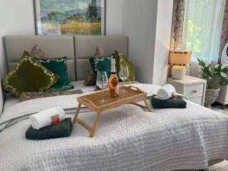 NEUE stilvolle Villa Ferienwohnung Nr 3 NUR 10 min ZU FUSS VON LEGOLAND entfernt 75m2 EG, Terrasse mit Waldblick, wunderschöner Garten, WHIRLPOOL auf der Terrasse, großes Bad, ruhige Lage, Erholung, My Luxury Apartments - 9