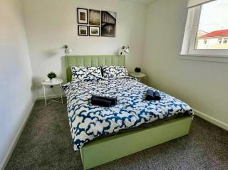 Bright 3-Bedroom Flat in Clydebank - 2