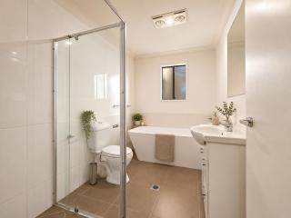 Private 3-Bedroom Upper-Level Apartment, Self Check-in - 5