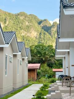 Hills & Hush Khao Sok Eco Resort - 5