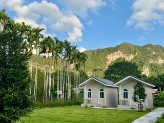 Hills & Hush Khao Sok Eco Resort - 0