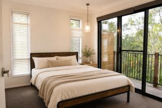 Private 3-Bedroom Upper-Level Apartment, Self Check-in - 4