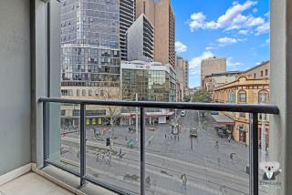 KozyGuru | Sydney CBD | Best Location 2 Bed Studio - 9