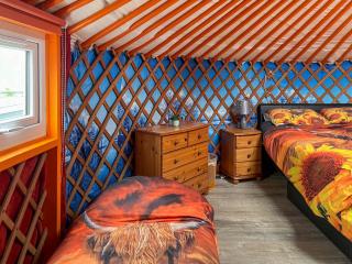 Orange Yurt - Uk48018 - 1