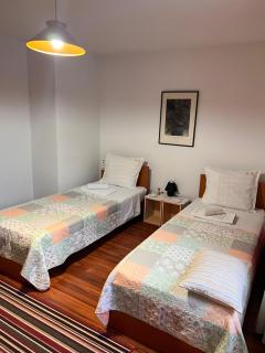 Hostel - F - 4
