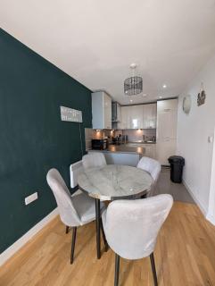 City View One Bedroom Apartment by StaySavvy Accommodation - 9