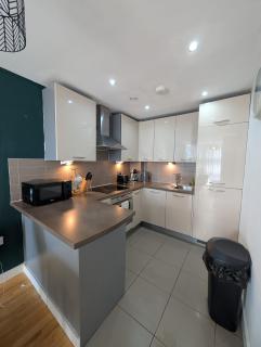 City View One Bedroom Apartment by StaySavvy Accommodation - 7