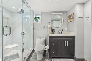 Unique Basement, Private, Steam Sauna Shower, Free Parking - 9