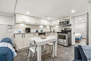 Unique Basement, Private, Steam Sauna Shower, Free Parking - 4