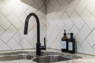 Unique Basement, Private, Steam Sauna Shower, Free Parking - 2