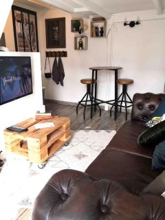 L'INTIMISTE à Saint Lô - Atypique - Studio Duplex Privé tout équipé - Gare - Centre - Parking gratuit - Entrée autonome - Chambre en mezzanine - Wifi - Netflix - Lave-linge - 4