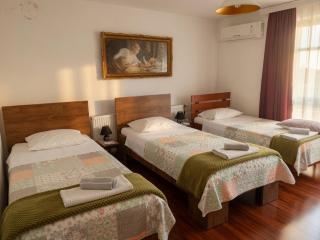 Hostel - F - 6