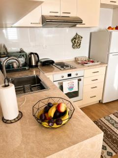 Urban Taft Stay Skopje-Modern Vodno View Suite with Private Parking in Taftalidze - 4