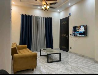 Modern Stylish Home Peaceful Stay - 2