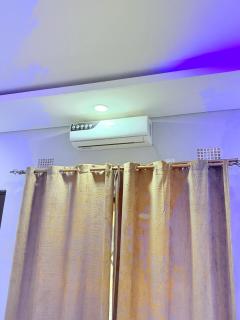 Modern 1 Bedroom, 1 Bed, WiFi, Airconditioned Apt - 4