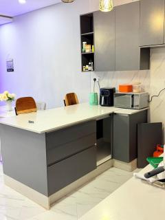 Modern 1 Bedroom, 1 Bed, WiFi, Airconditioned Apt - 3