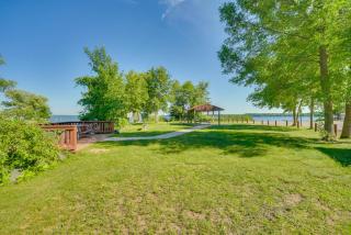 Condo with Beautiful Lake Views! Steps to Lake - 8