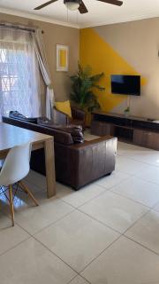 Tumi's Home away- 3 Bedroom - 0