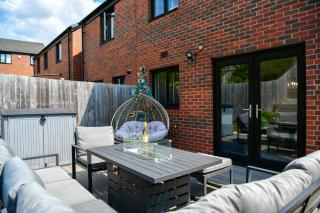 Stylish Family Home with Garden Free Parking - Pass the Keys - 1