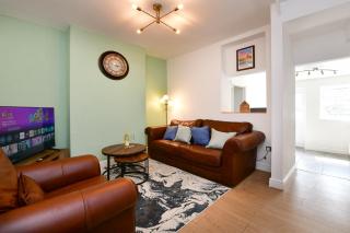 Spacious Modern 3-Bed House Sleeps 6 - Pass the Keys - 9