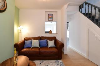 Spacious Modern 3-Bed House Sleeps 6 - Pass the Keys - 2