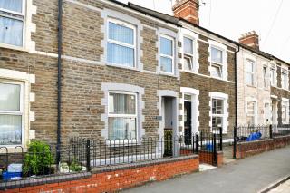 Spacious Modern 3-Bed House Sleeps 6 - Pass the Keys - 4