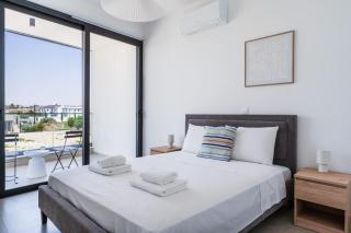 Modern 1BR with Balcony & Free Parking Livadia - 9