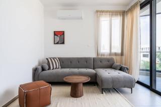Modern 1BR with Balcony & Free Parking Livadia - 7