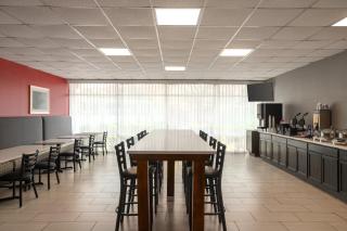 Ramada by Wyndham Cocoa - 2