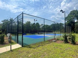 Home with Pickleball Courts Wifi & Beach Essentials - 7