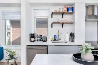 Stylish Ossington Retreat with Modern Comfort - 3
