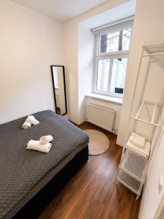 Spacious Garden Apartment 2 Bedrooms Private Terrace Near Metro - 1