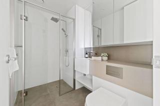 Luxury CBD Stay Pool Spa & City Views - 2