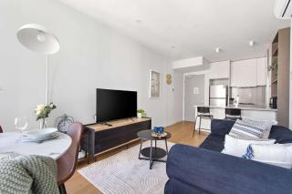 Luxury CBD Stay Pool Spa & City Views - 1