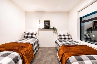 Luxury Central City Getaway - 6