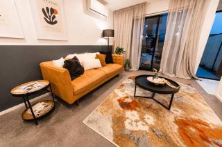 Luxury Central City Getaway - 3