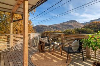 Modern Apartment with Mountain View - 8