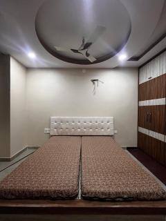 Bhavyam Palace A Luxury AC Homestay - 9