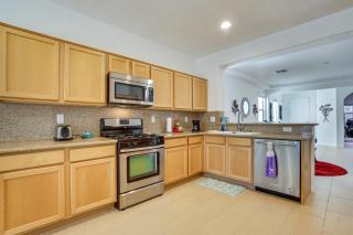 Vegas Extended Retreat w/ Furnished Patio - 2