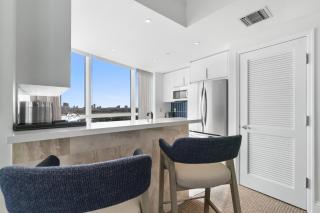 Fontainebleau II Tresor Ocean View Huge 1BR Suite - 6