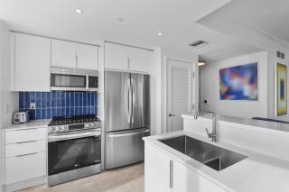 Fontainebleau II Tresor Ocean View Huge 1BR Suite - 2