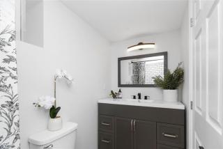Bright 2 Bedroom Suite - 1