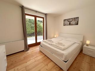 Haydn Lodge Garden & Terrace Apartment - 1