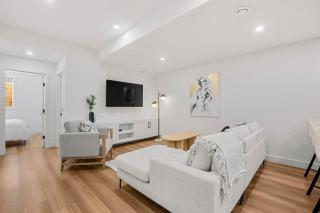 Brand New Bright Luxury 3BD/2BATH - King Bed - 8