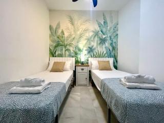 GATU SIROCO junto la playa, piscina, aire acc, terraza -Preferente mayores de 21 años y familias " - 7