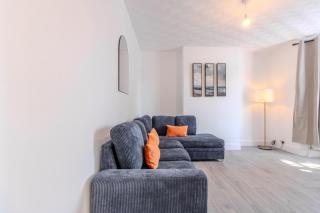 Spacious 5-Bedroom Bedford House - 6