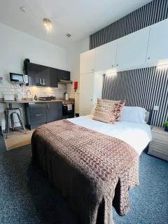 Yastayzzz at Studio 17 The Lofts Pierpoint Street - Worcester - 6