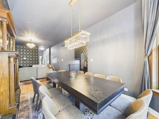 Luxury Wrigley Getaway 2BR Parking - Chicago - 8