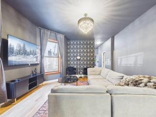 Wrigley Luxe Stay 3BR Free Parking - 6